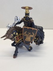 Papo Medieval Knight Action Figure Fantasy Cavalry Horse Bull Black Gold Ox Cow