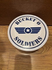 1995 Disney Pixar Toy Story Bucket O Soldiers 72 Army Men with 2 Parachutes NEW