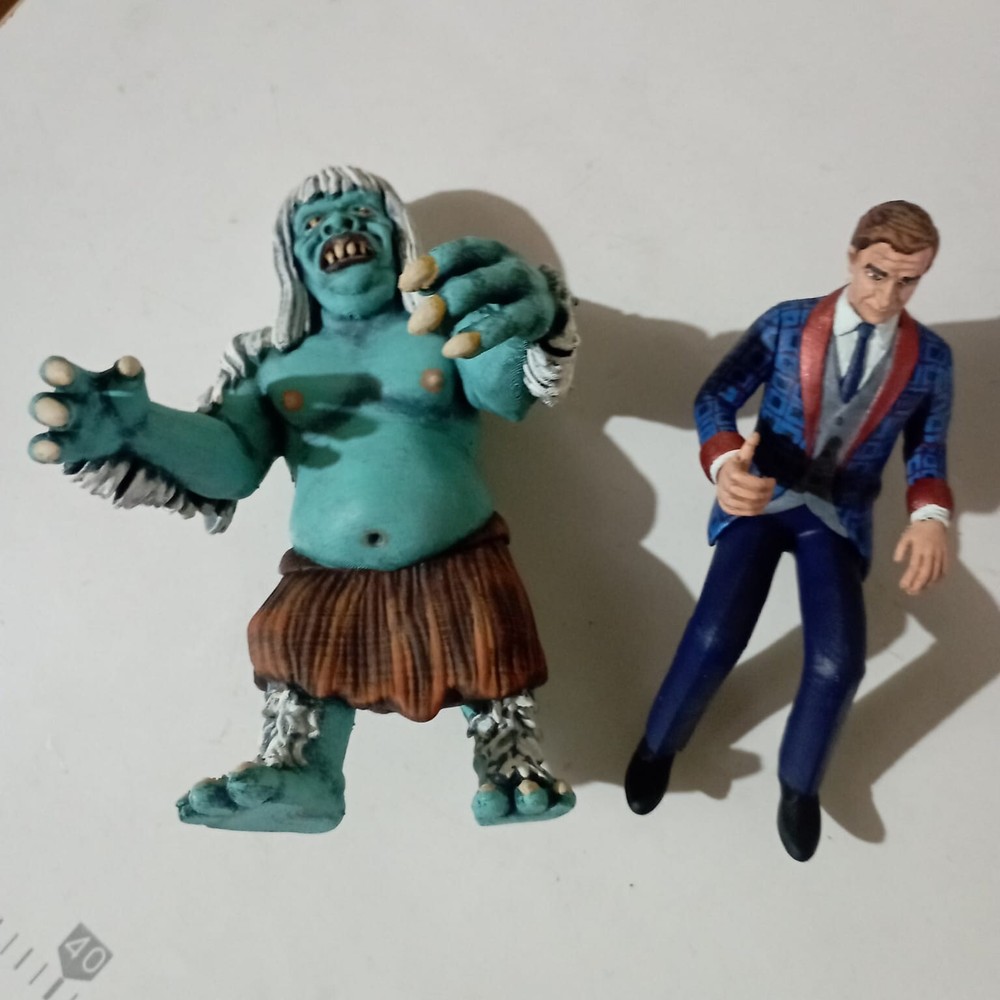 H.G. Wells’ George time traveler and Morlock For Time Machine 1/18 scale