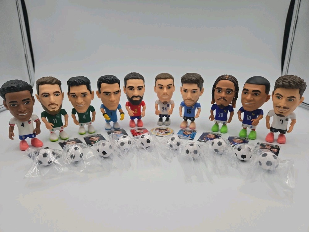 2026 Zuru Ballers Fifa World Cup Lot Of 10 Figurine w/ Field Plates and Balls