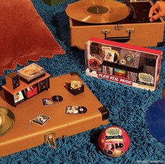 MGA’s Miniverse Real Music Record Player Mini Collectibles Mini Playable Record