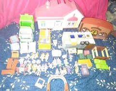 Huge Disney Bluey Playset Lot. 21 Figures, Houses, Vehicles & Accessories