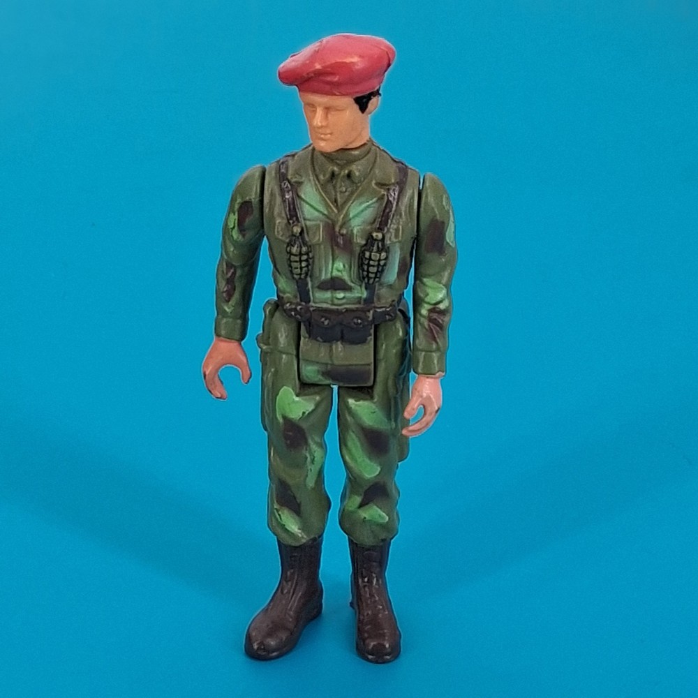 Vintage Military One Red Beret Solder Figure Porto Play 1982