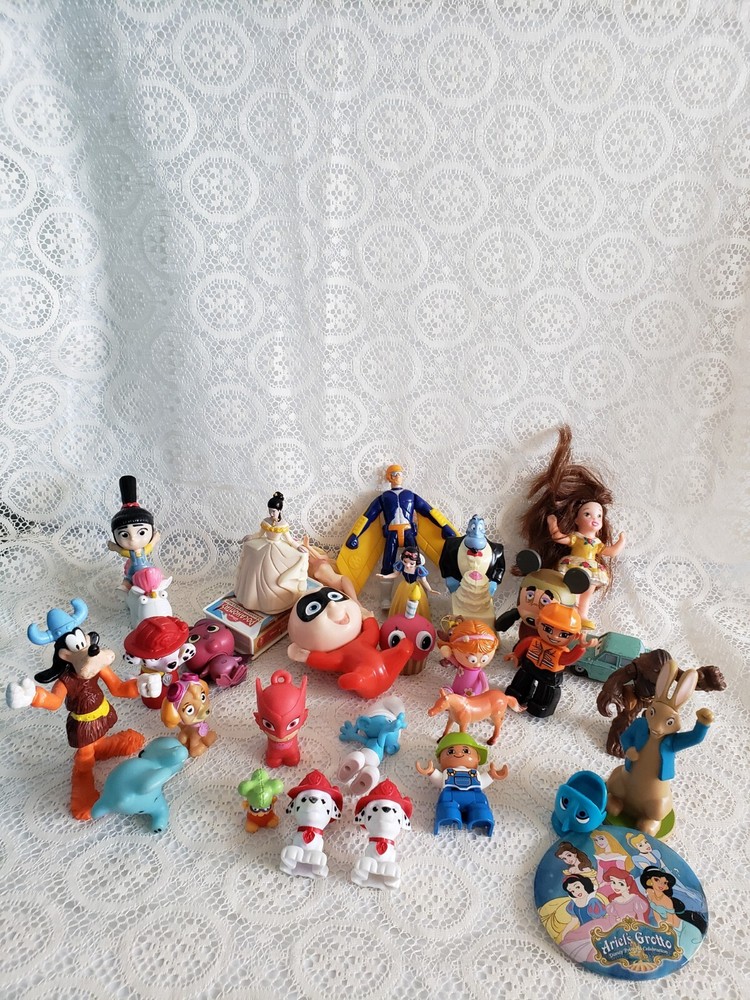 Mixed Lot Of 28 PV Random Disney And Other Mini Characters Toys Figurines