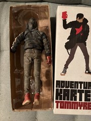 Adventure Kartel TOMMYRED threeA 1/6th Scale Figure Ashley Wood – Broken Hand