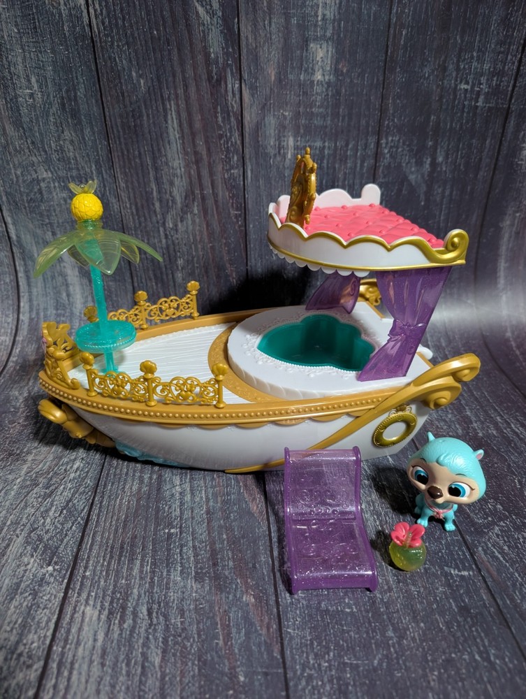 Disney Palace Pets SS Pawcation Royal Yacht Toy Figures Playset