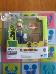 In-Stock Bandai S.H.Figuarts SHF Action Figure Luigi (Super Mario) Read Descri O
