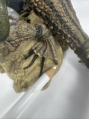 McFarlane Dragons Series 3 Komodo Dragon Clan Quest Lost King 2006 w Base
