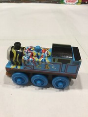 HAPPY BIRTHDAY THOMAS (2003) Thomas the train wooden And BITHRDAY CABOOSE CAR