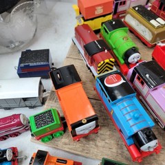 Huge Thomas & Friends Trains Lot Die Cast & Plastic Engines Cars Coaches