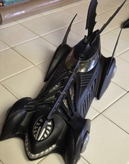 Vintage 1995 Hasbro “Batmobile” – Rare Split-Wing Intact – Excellent Condition