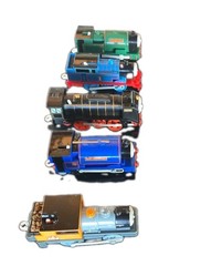 Thomas & Friends – Lot of 5 Trains – Thomas the Train- Mattel 2009 – Do Not Work