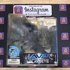 NIB NRFB AVP Alien vs Predator Playsets Alien Queen with Base McFarlane Toys