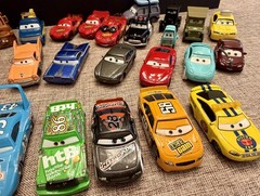 Disney Pixar The World of Cars Burning Up the Track Case & 34 diecast Cars rare