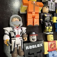 Lot of 8 ROBL0X Fig with MATT DUSEK Series 1 Pumpkin Hat Helmet & Staff NO CODE
