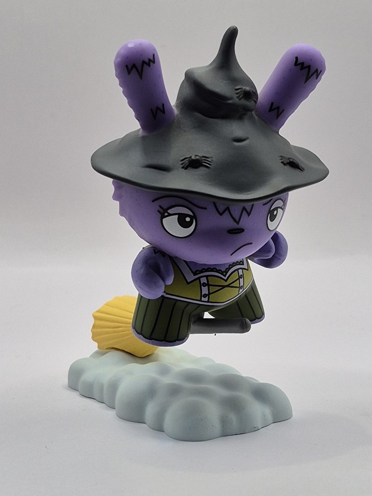 Kidrobot Dunny 2017 Scared Silly series Which Witch by The Bots 3″ vinyl figure