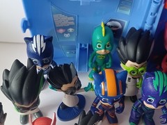 PJ Mask 21 Action Figure Lot & 2 in 1 Headquarters and rocket Ship