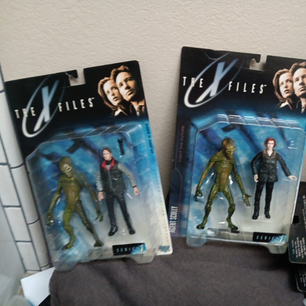 X-Files Fight The Future Agent Mulder & Skully Set Of 2 Figurines – Sealed