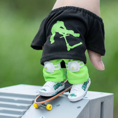 Finger Board Skateboard Set With Pants and Shoes