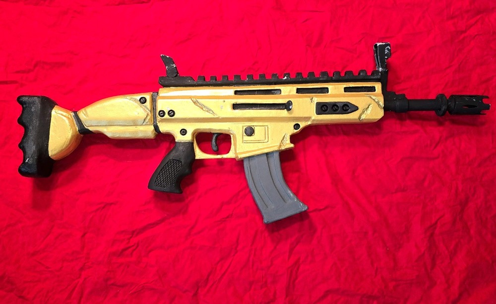 Life-size Fortnite Legendary GOLD SCAR EVA Cosplay Prop Replica Assault Rifle