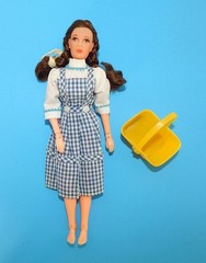 VTG 1974 Mego Wizard of Oz Dorothy 8″ Dolls x 2 + Toto + 2 Baskets + X-tras