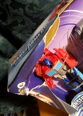 Transformers 2 In 1 EarthSpark Optimus Prime With Battle Base Trailer **Box Dmg*