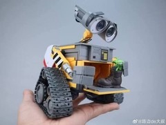 Pop Mart GONG Disney Pixar WALL·E Action Figure Model Kit