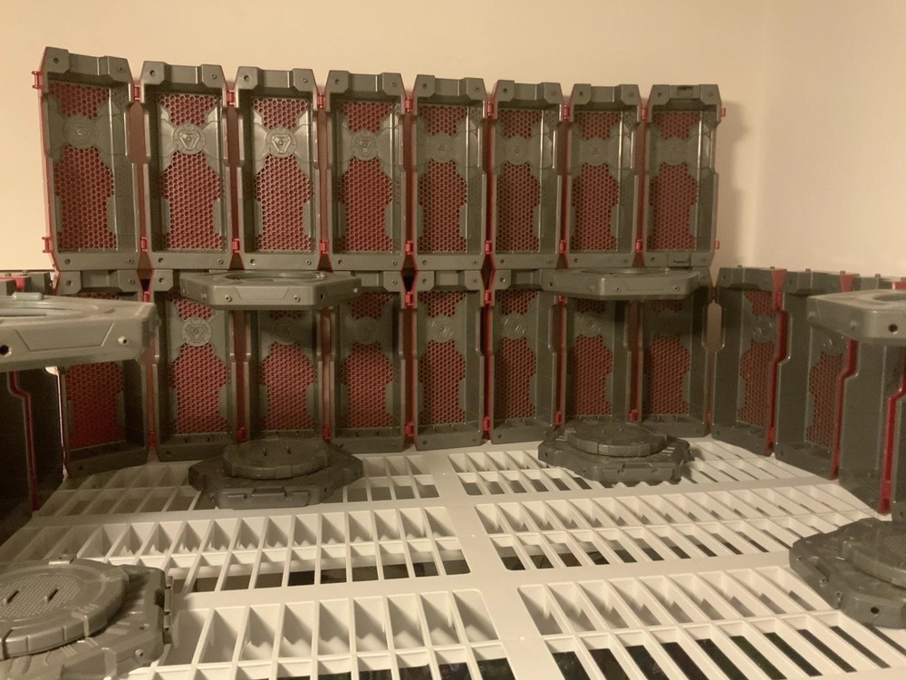 1 set loose (5 pods) + all accessories Disney ToyBox Iron Man Hall of Armor