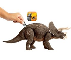 Jurassic World Dinosaur Habitat Defender Triceratops Action Figure Dino Trackers