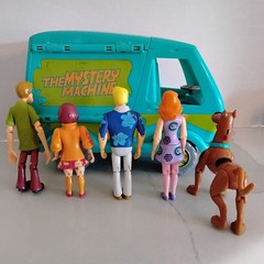 Scooby Doo 50th Anniversary Mystery Machine Van 10″ + 5 Rare Floral Design Figs.