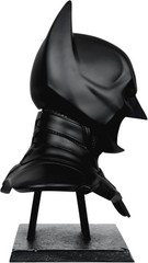 – DC Direct Batman: the Dark Knight (2008) Cowl Replica 1:1 Scale