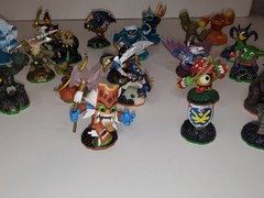 SKYLANDERS Spyro’s Adventure 21 Figures 22 Cards 15 Stickers Carry Case Bag Lot