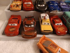 Disney Pixar Cars Lot Of 25 Die-Cast Metal Plastic 1:43 And 1:55 Scale Lightning