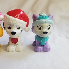 Lot Of 4 Paw Patrol Snow Rescue Arctic Pups Winter Beanie Hats 2″ Mini Figure