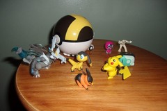 8 pc. Vintage Lot Pokemon Nintendo Mini Figures & Lizard & Pokeball TOMY + more