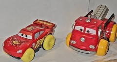 Disney Pixar Car Lot Of 2 Hydro Wheels Red Fire Truck & Lightning McQueen
