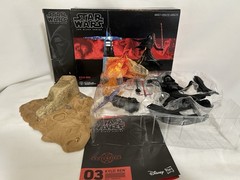 Star Wars “KYLO REN” The Black Series Light-Up Centerpiece NOB