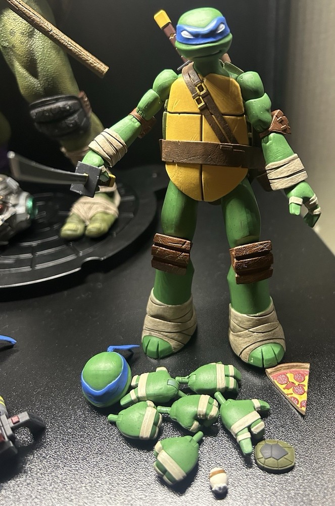 Teenage Mutant Ninja Turtles (2012 Cartoon) Ultimate Leonardo 7-Inch Scale