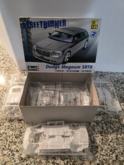 Dodge Magnum SRT8 Street Burner 1:25 REVELL Model Kit MIB NEW Unbuilt