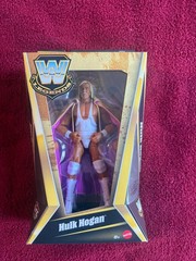 WWE Elite Legends 21 Hulk Hogan new in box defender case
