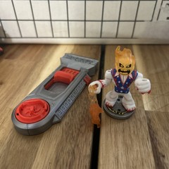 Akedo Ultimate Arcade Warriors Series 1 Burnout Epic Action Figure & Controller