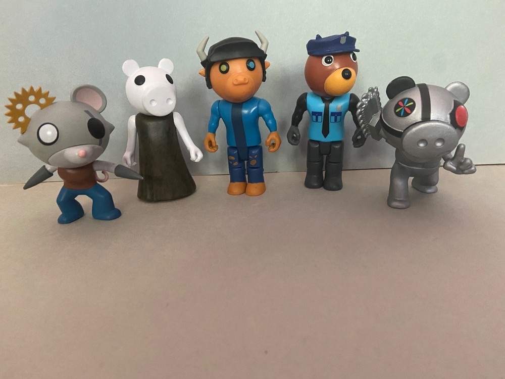 Roblox Piggy Series 2 Figures Lot Of 5 Raze,Officer Doggy, Billy,Rpbby Phat Mojo