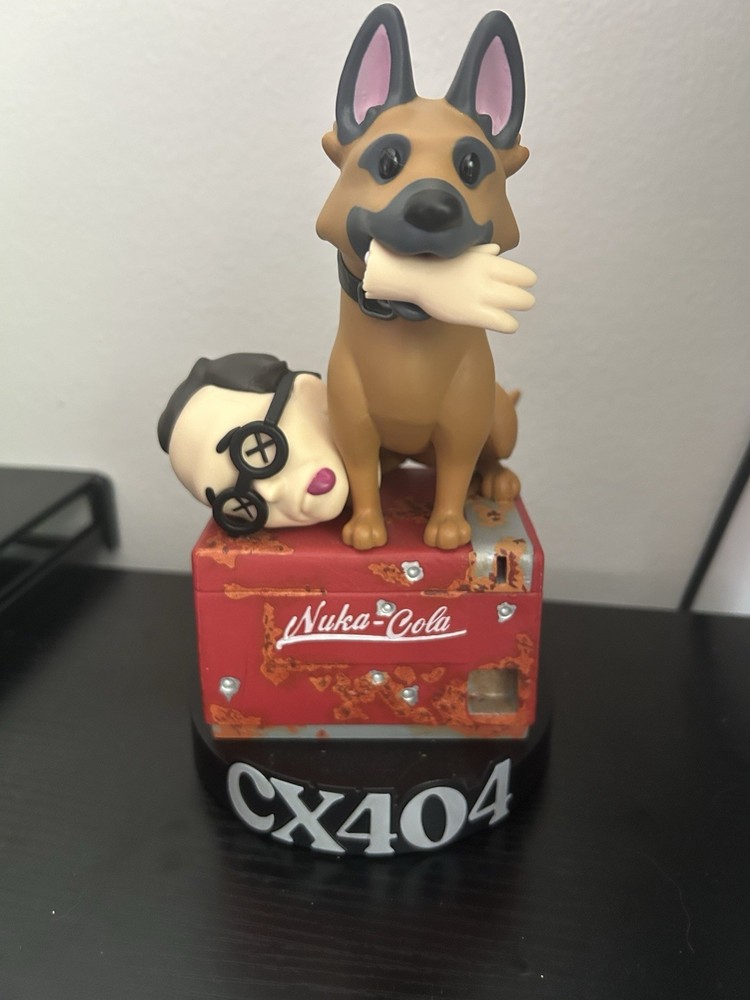 Dark Horse Fallout (TV Series): Stylized CX404 with Wilzig Head Vinyl Figure