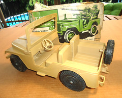 RARE 1967 Rat Patrol Jeep Desert Army Vehicle + Figures + Box + Accessories Marx