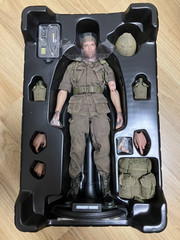 1/6 Hot toys Platoon Bob Barnes Sergeant. Chris Taylor sets