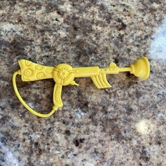 1991 TMNT Teenage Mutant Ninja Turtles Green Beret Raphael Plunger Gun Weapon