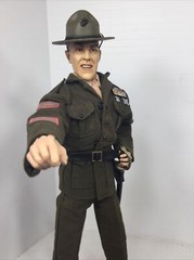 1/6 USMC MARINE GUNNERY SERGEANT R LEE ERMEY IN FULL DRESS GREENS SWORD & STAND