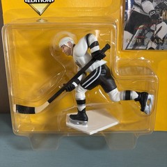 Rob Blake Los Angeles Kings – Vtg Starting Lineup 1995 Edition – NEW Sealed
