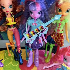MLP My Little Pony Equestria Girls Rainbow Rocks Mane Event Stage With Dolls!