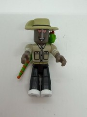 Roblox Mini Figures Lot of 20 w/multiple accessories